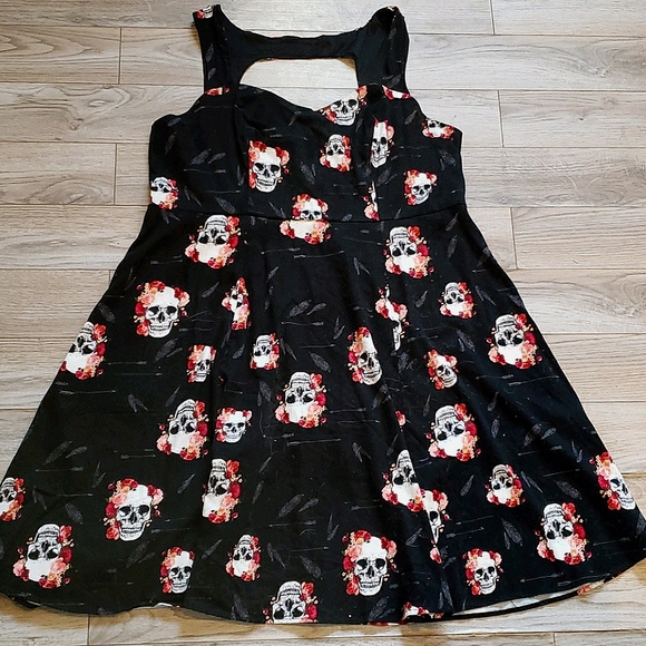 Torrid skull print zip up dress. Size 22. - Picture 1 of 3